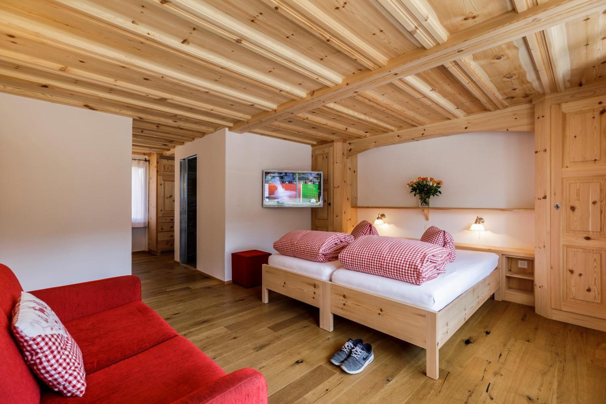Casa La Roda Café Dulezi Sedrun Chambre photo